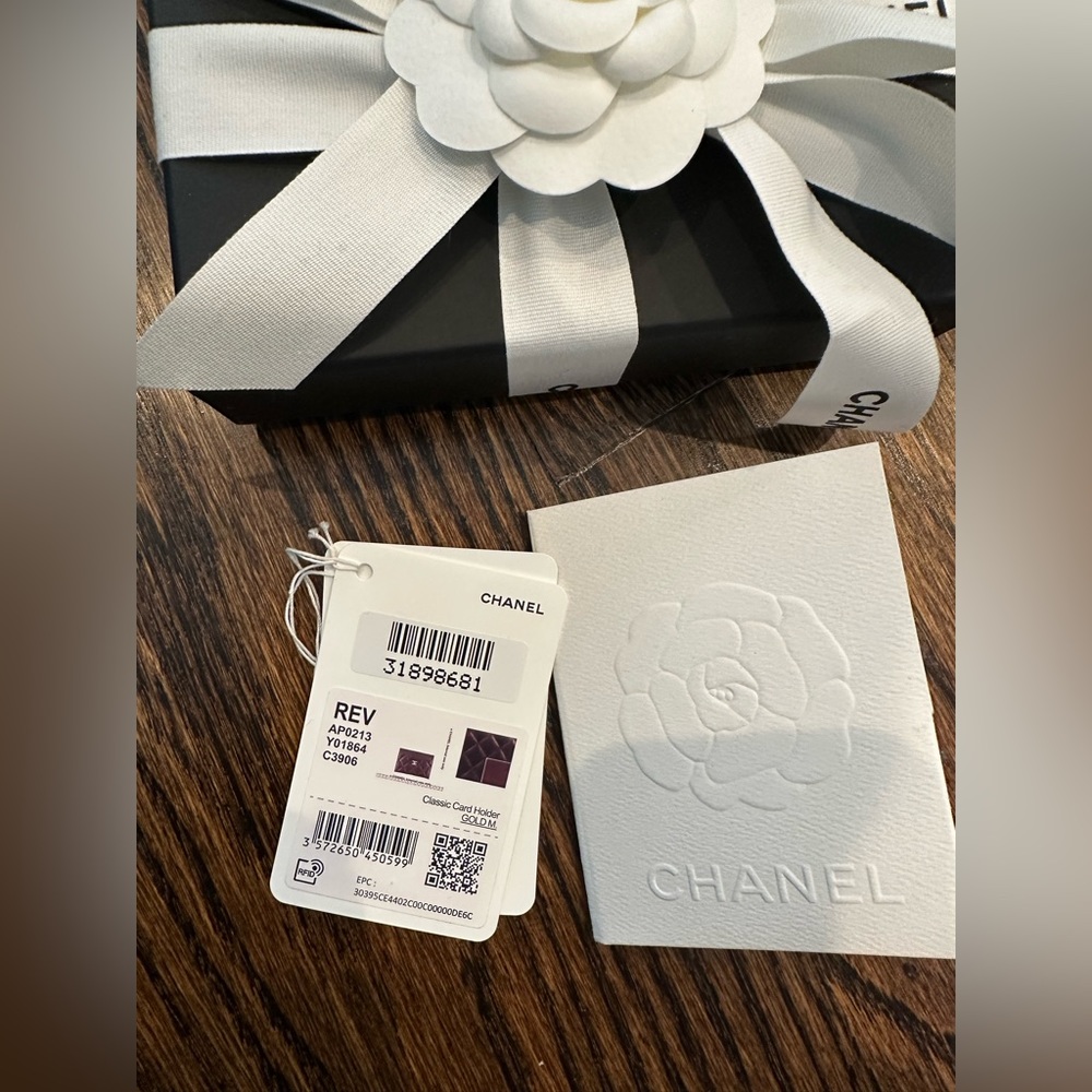 BNIB Chanel black caviar card holder with GHW (gold hardware) - Picture 10 of 10